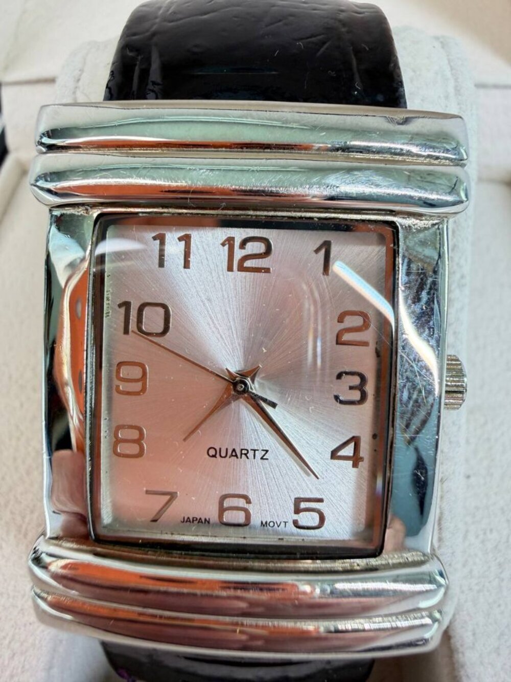 Faded Glory Women’s Quartz Bangle Watch – Black & Silver – Japan Movement - Picture 4 of 16